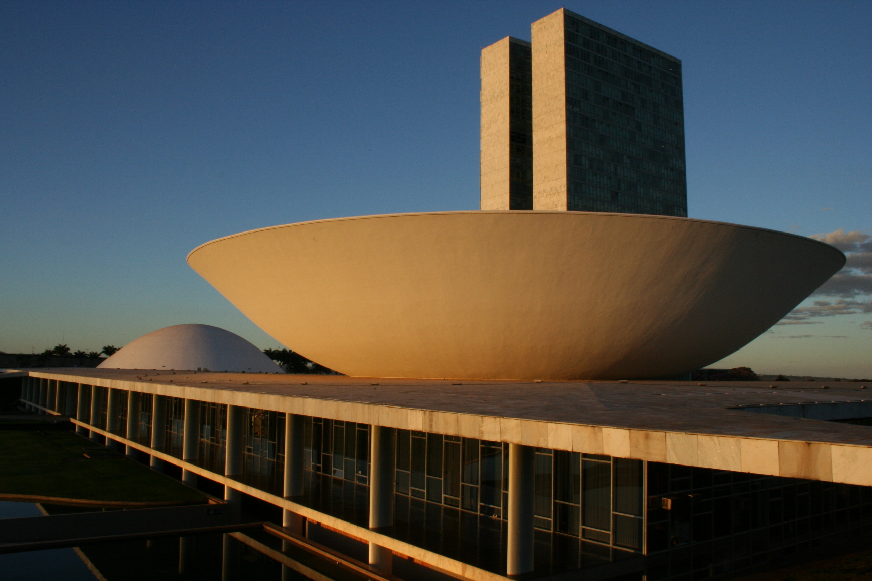 Brasilcom acompanha ações parlamentares e esclarece dúvidas de deputados sobre projetos do setor de combustíveis