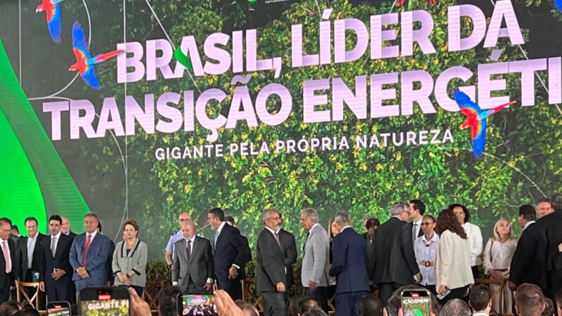 BRASILCOM participa da cerimônia de aprovação da Lei do Combustível do Futuro (outubro 2024)